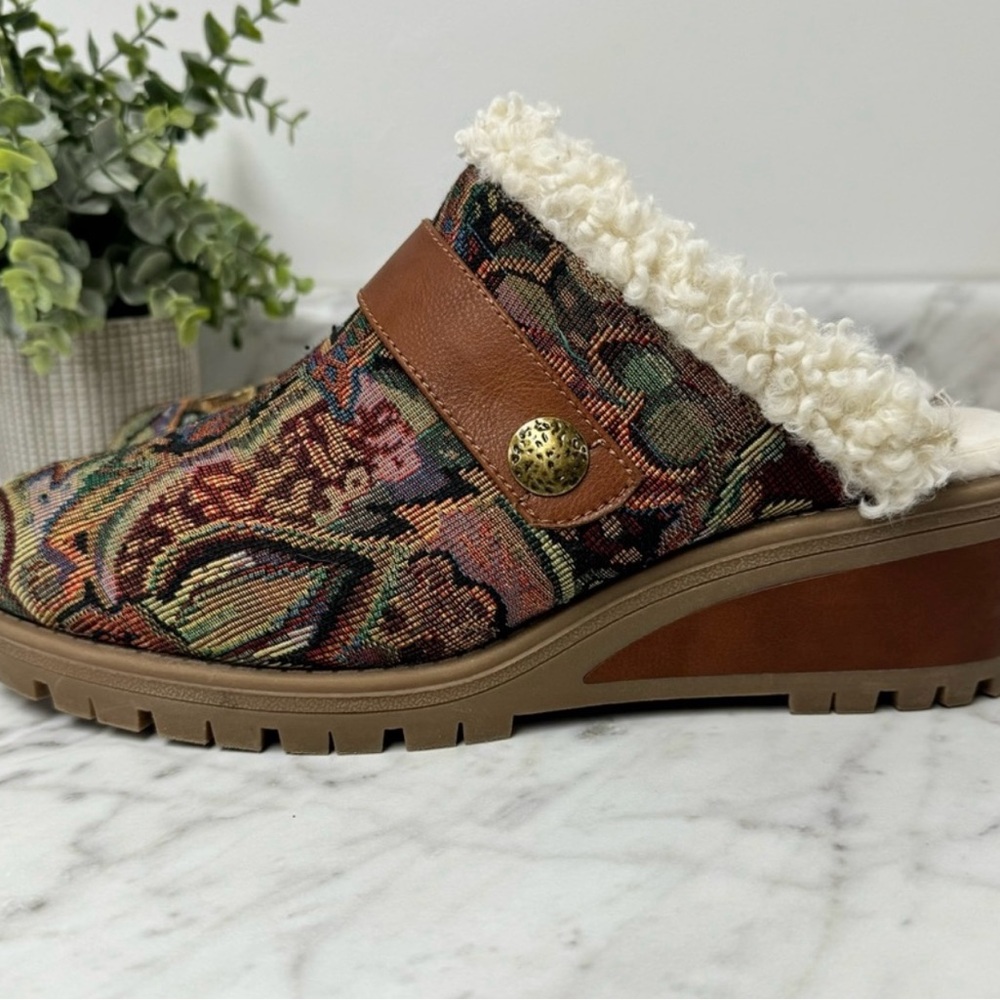 Muk Luks Tapestry Clogs - Size 11 - Picture 12 of 14